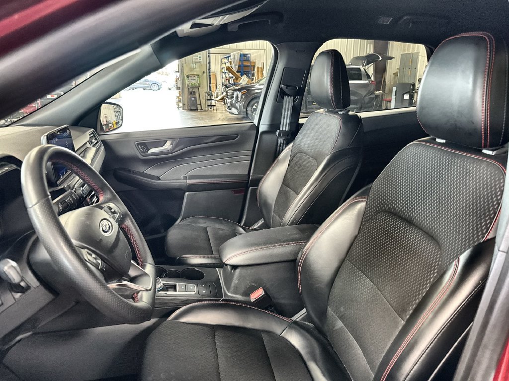 Certified 2025 Ford Escape ST-Line FWD image 12