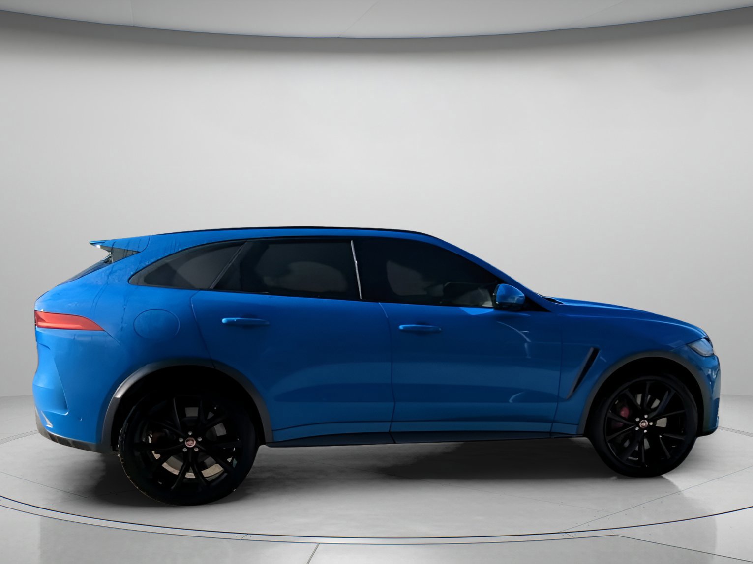 Used 2020 Jaguar F-PACE SVR image 24