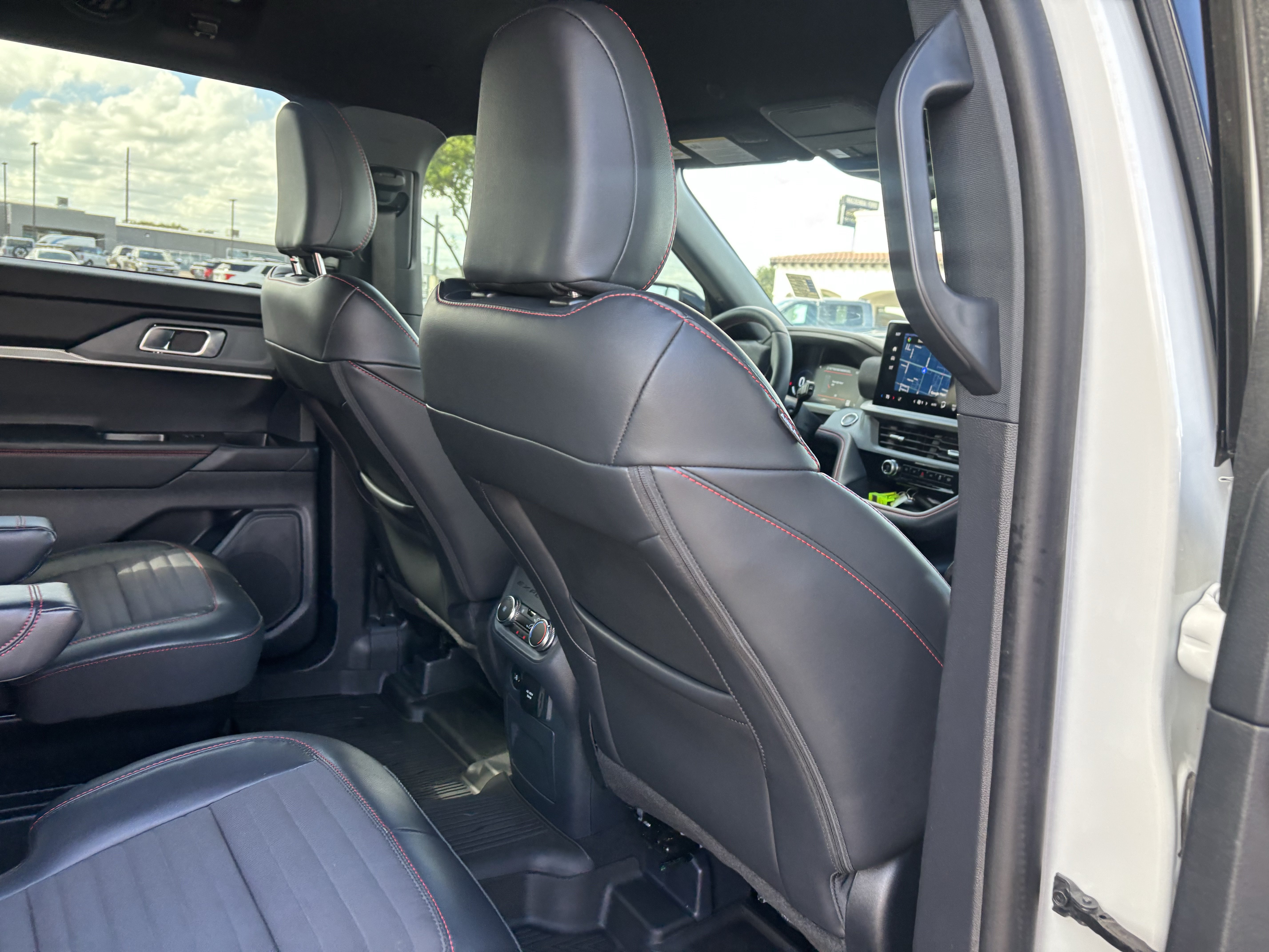 Certified 2026 Ford Explorer ST-Line w/ ST-Line Street Pack RWD image 23