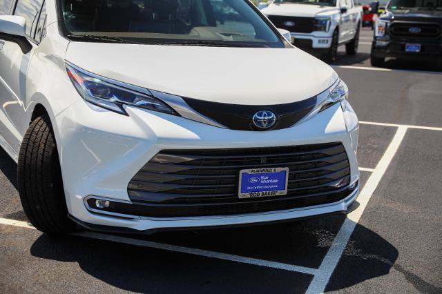 Used 2021 Toyota Sienna Platinum FWD image 5