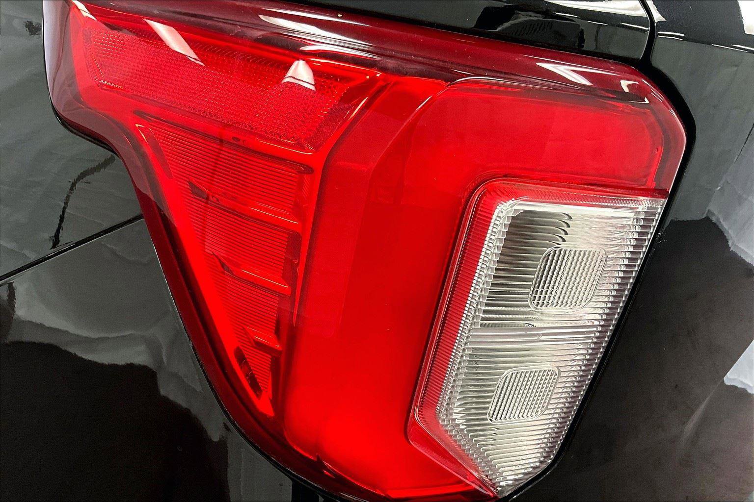 Certified 2021 Ford Explorer XLT w/ Equipment Group 202A image 29