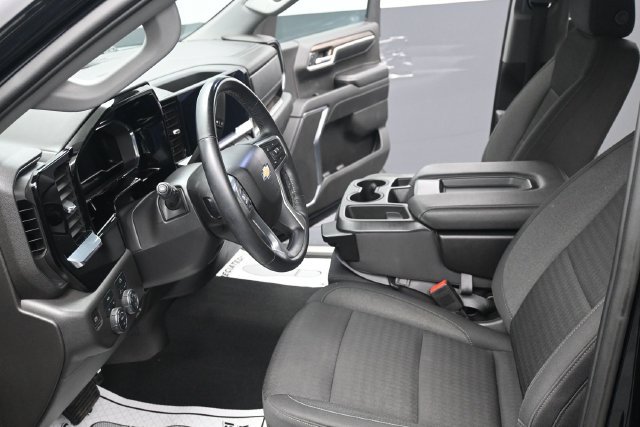Used 2023 Chevrolet Silverado 1500 LT AWD/4WD image 6