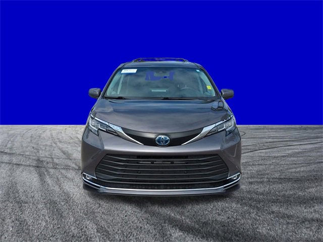 Used 2022 Toyota Sienna XLE image 9