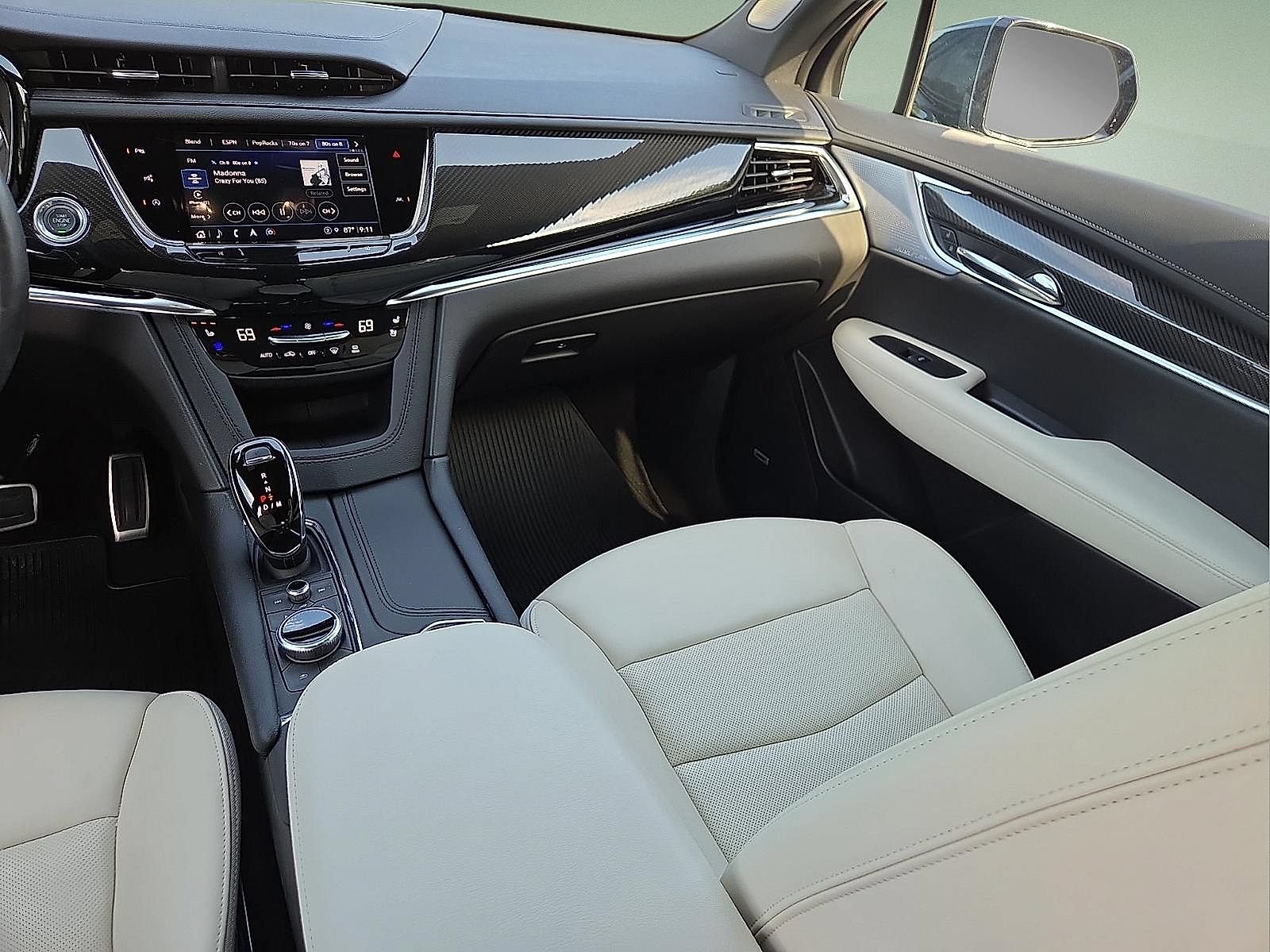 Used 2024 Cadillac XT6 Sport w/ Technology Package AWD/4WD image 13