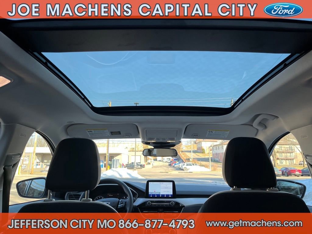 Certified 2022 Ford Escape SE w/ SE Sport Appearance Package image 11