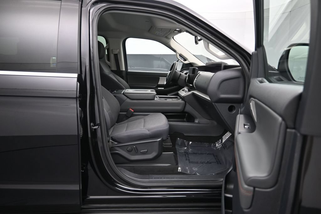 Certified 2025 Ford Expedition Active AWD/4WD image 27
