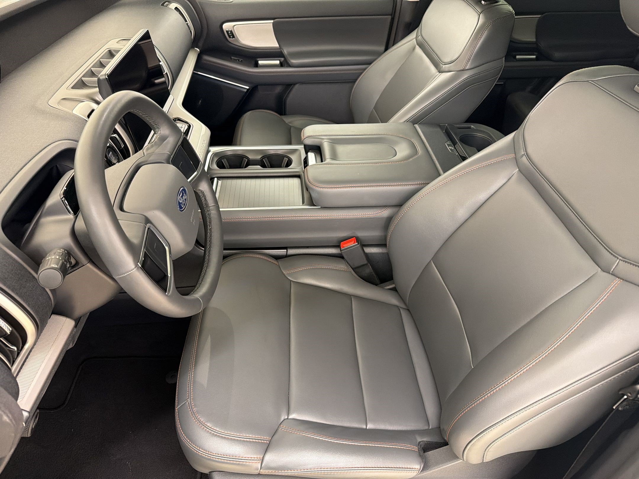 Certified 2025 Ford Expedition Active AWD/4WD image 5