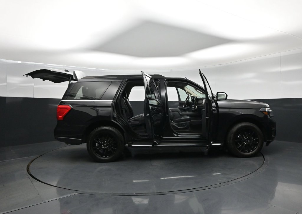 Certified 2022 Ford Expedition XLT RWD image 5