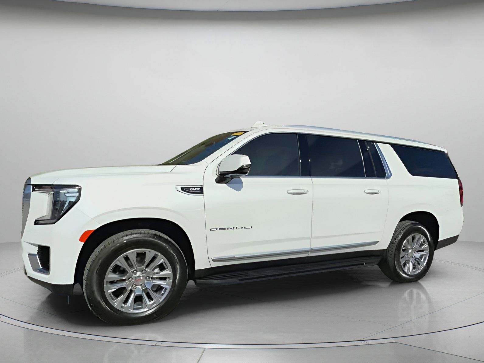 Used 2024 GMC Yukon XL Denali image 13