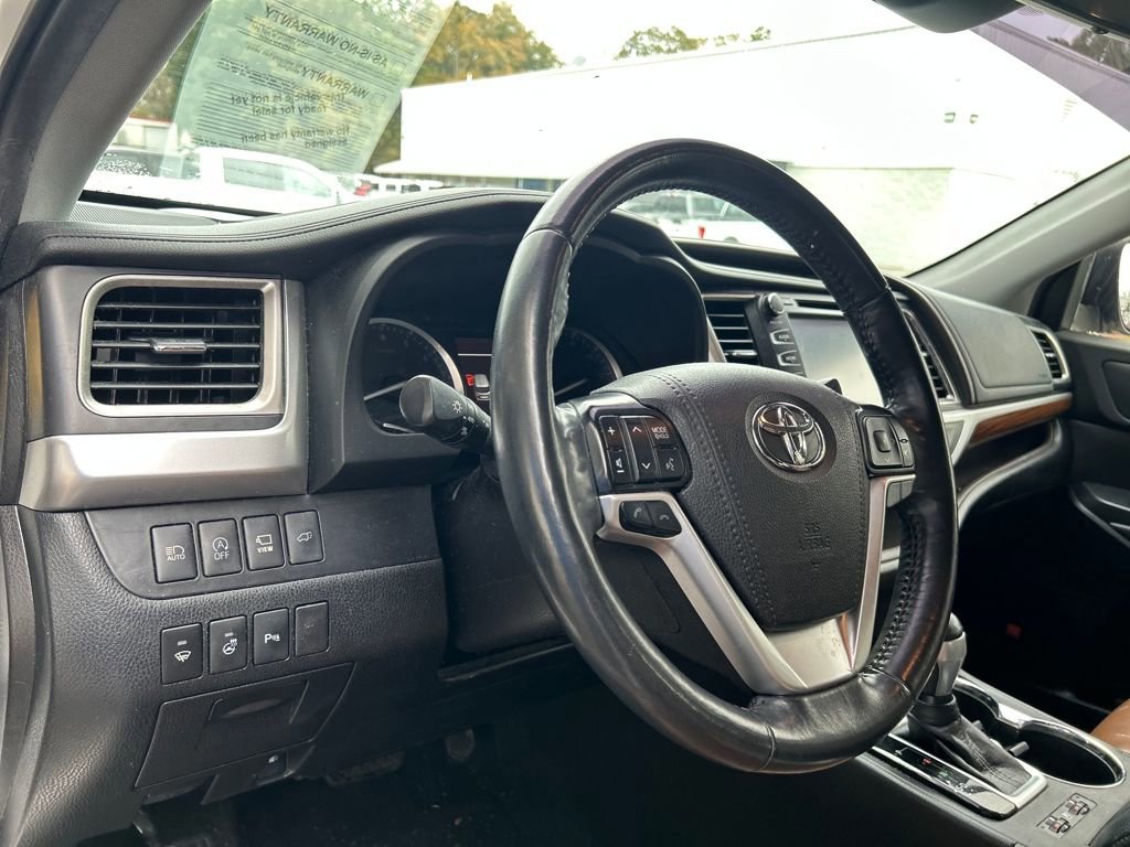Used 2019 Toyota Highlander FWD V6 image 9