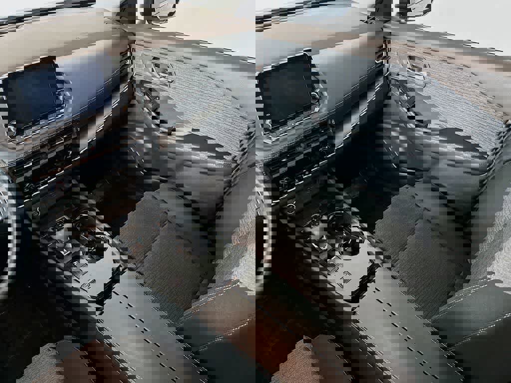 Used 2023 Nissan Rogue SV image 14