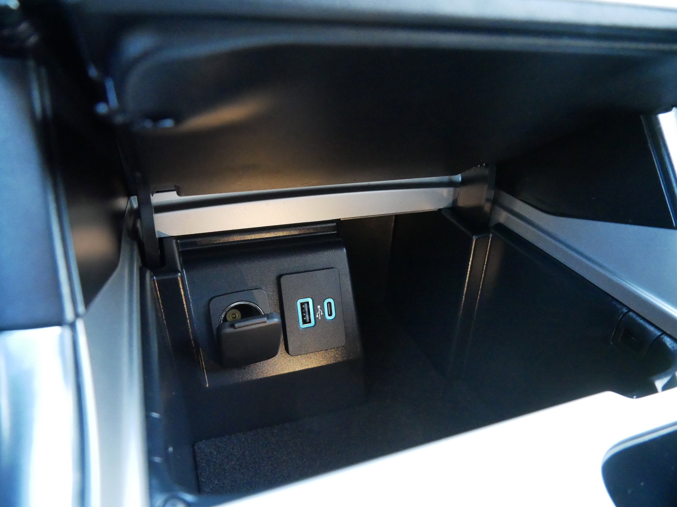 Certified 2023 Ford Explorer Platinum w/ Premium Technology Package image 29