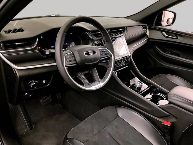 Used 2023 Jeep Grand Cherokee Altitude AWD/4WD image 12