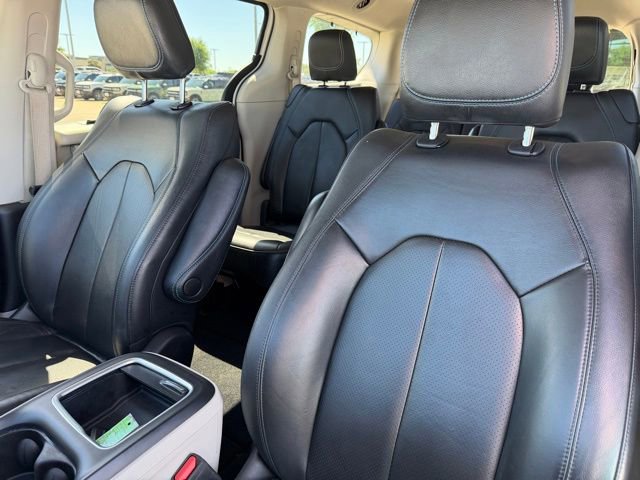 Used 2021 Chrysler Pacifica Touring-L image 11
