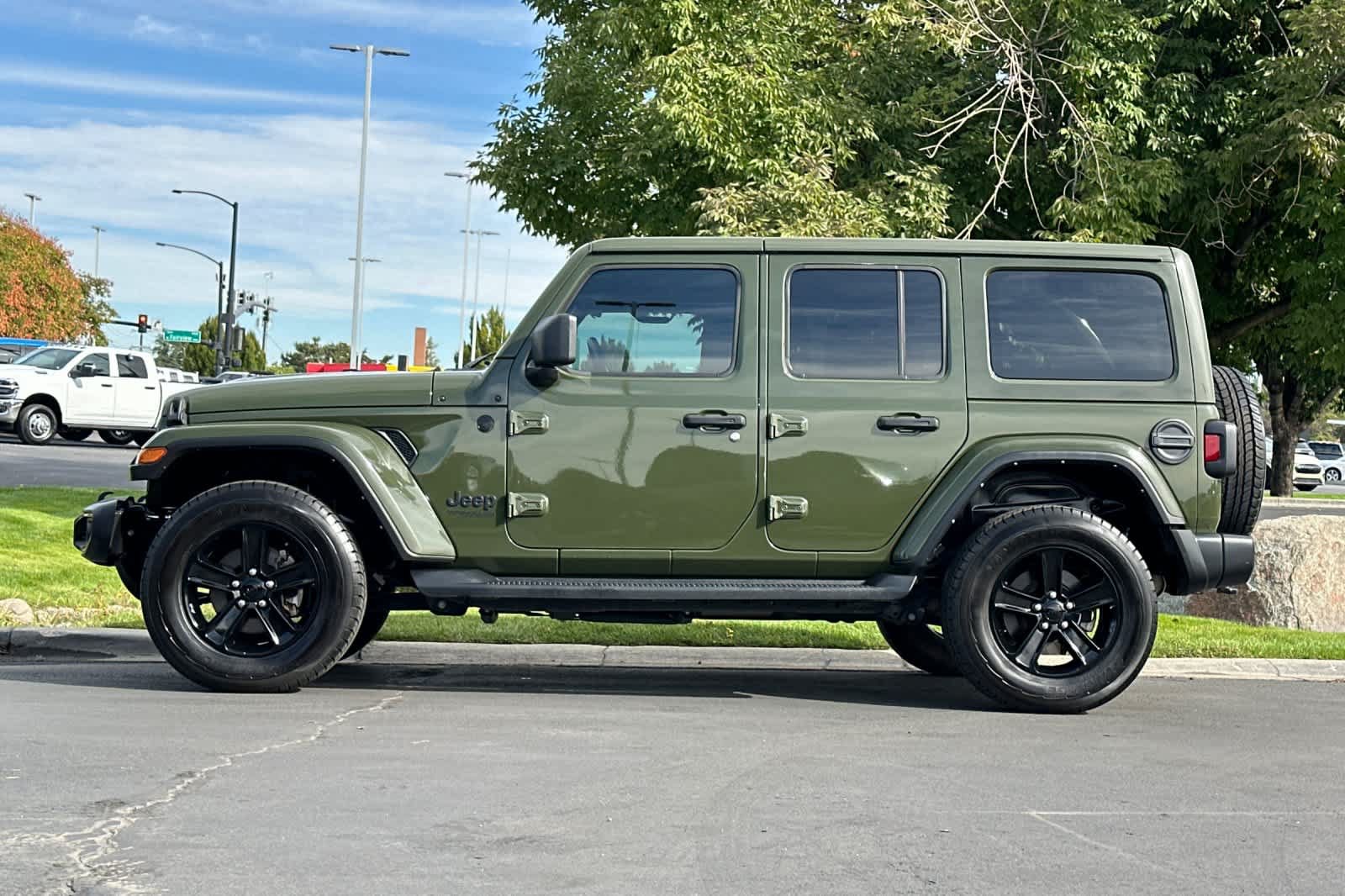 Used 2021 Jeep Wrangler Unlimited Sahara AWD/4WD image 5