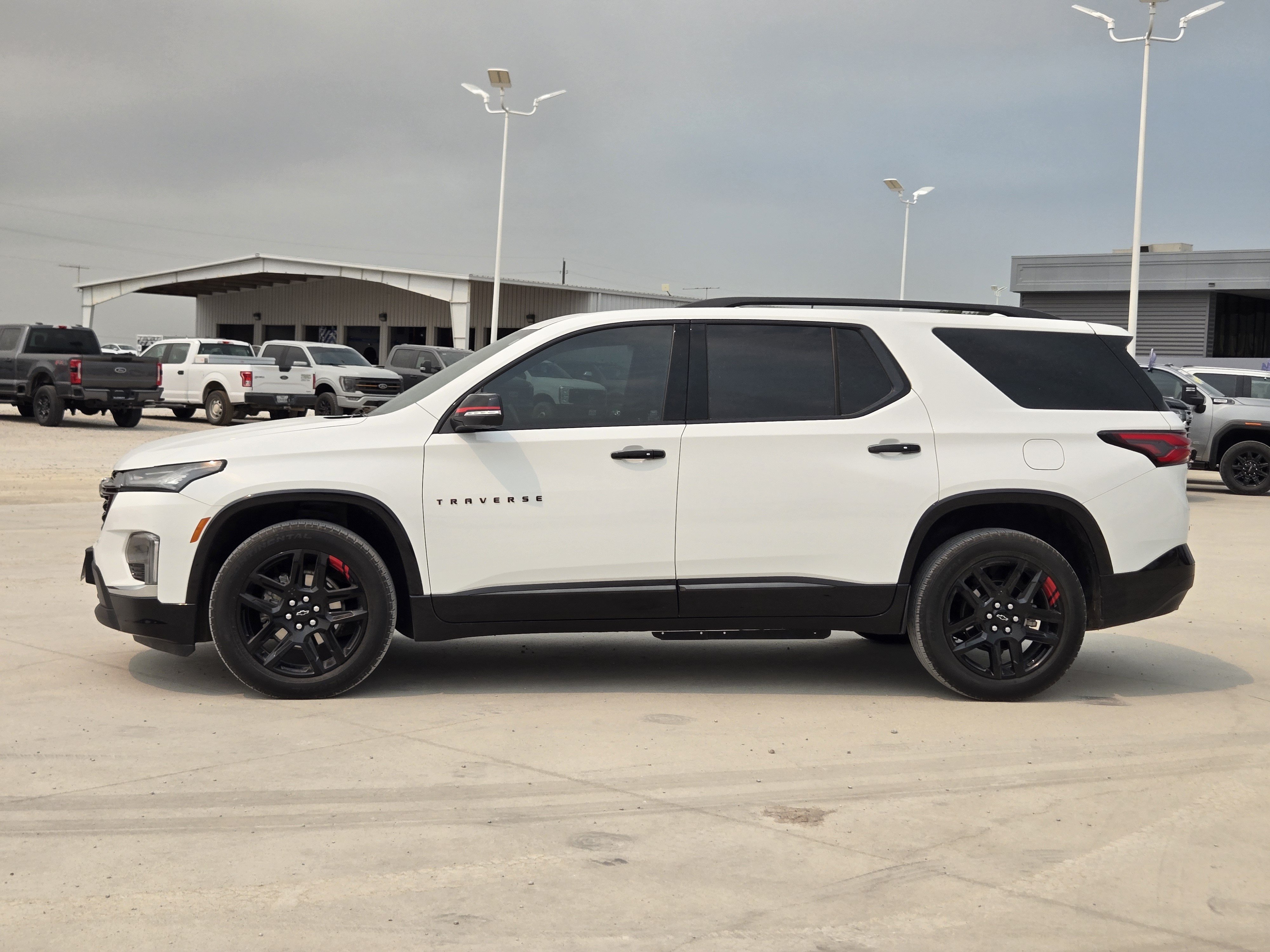Used 2023 Chevrolet Traverse Premier w/ Redline Edition FWD image 4
