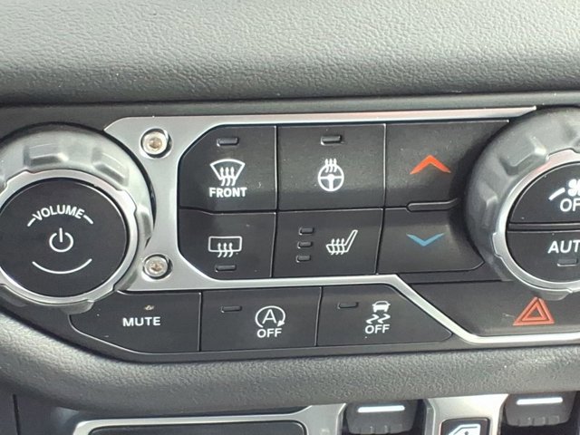 Used 2024 Jeep Wrangler Unlimited Sahara w/ Technology Group AWD/4WD image 11