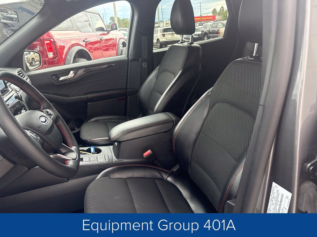 Certified 2025 Ford Escape ST-Line Select AWD/4WD image 12