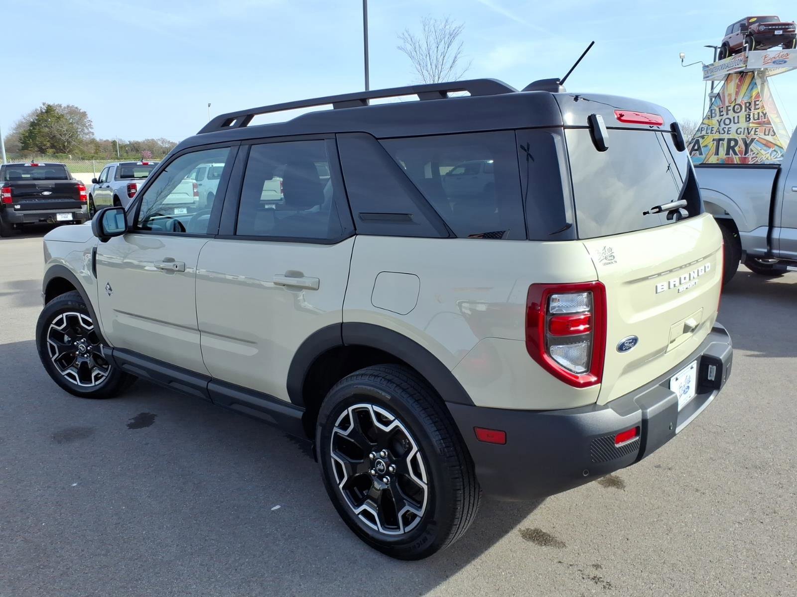Certified 2025 Ford Bronco Sport Outer Banks w/ Outer Banks Tech Package+ image 3