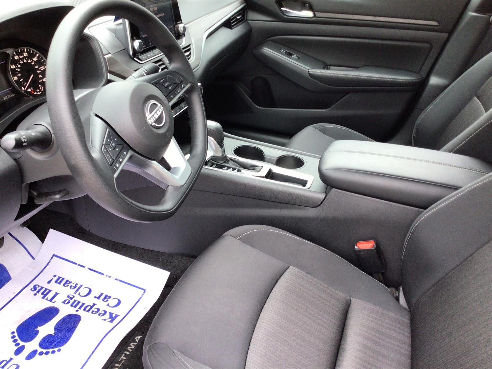 Used 2025 Nissan Altima 2.5 SV FWD image 2