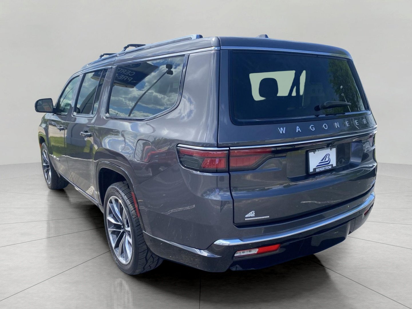 Used 2023 Jeep Wagoneer L Series III w/ Premium Group I AWD/4WD image 12