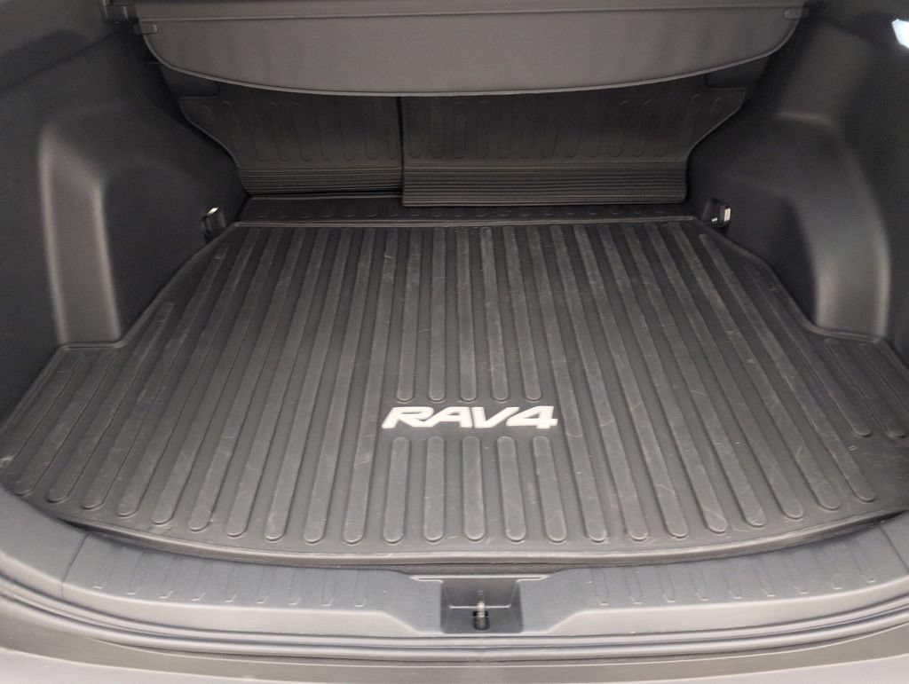 Used 2025 Toyota RAV4 XLE AWD/4WD image 30