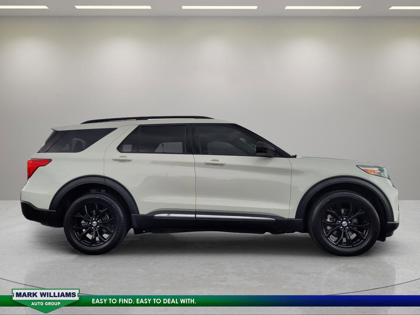 Certified 2023 Ford Explorer XLT w/ Equipment Group 202A AWD/4WD image 2