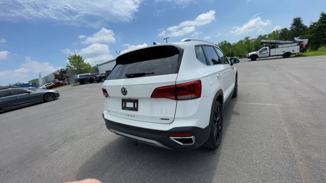 Used 2022 Volkswagen Taos SE w/ Panoramic Sunroof Package AWD/4WD image 9