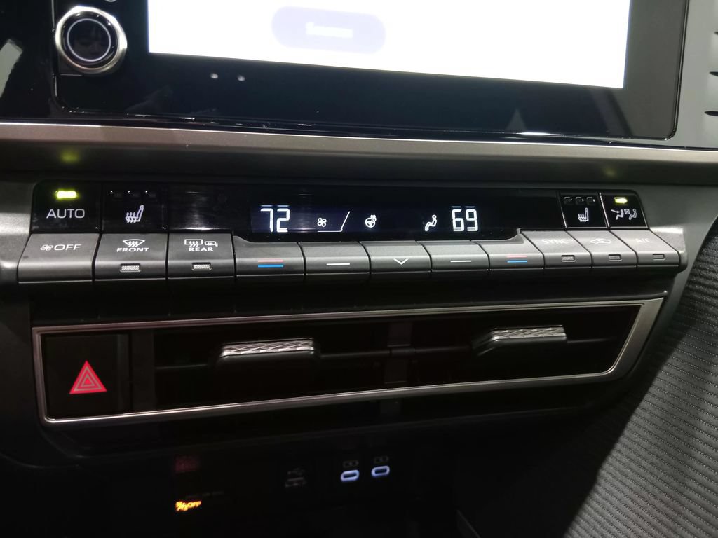 Used 2025 Toyota Camry SE w/ Convenience Package FWD image 23