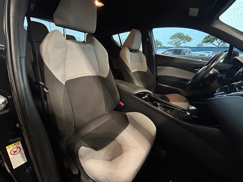 Used 2019 Toyota C-HR XLE FWD image 24