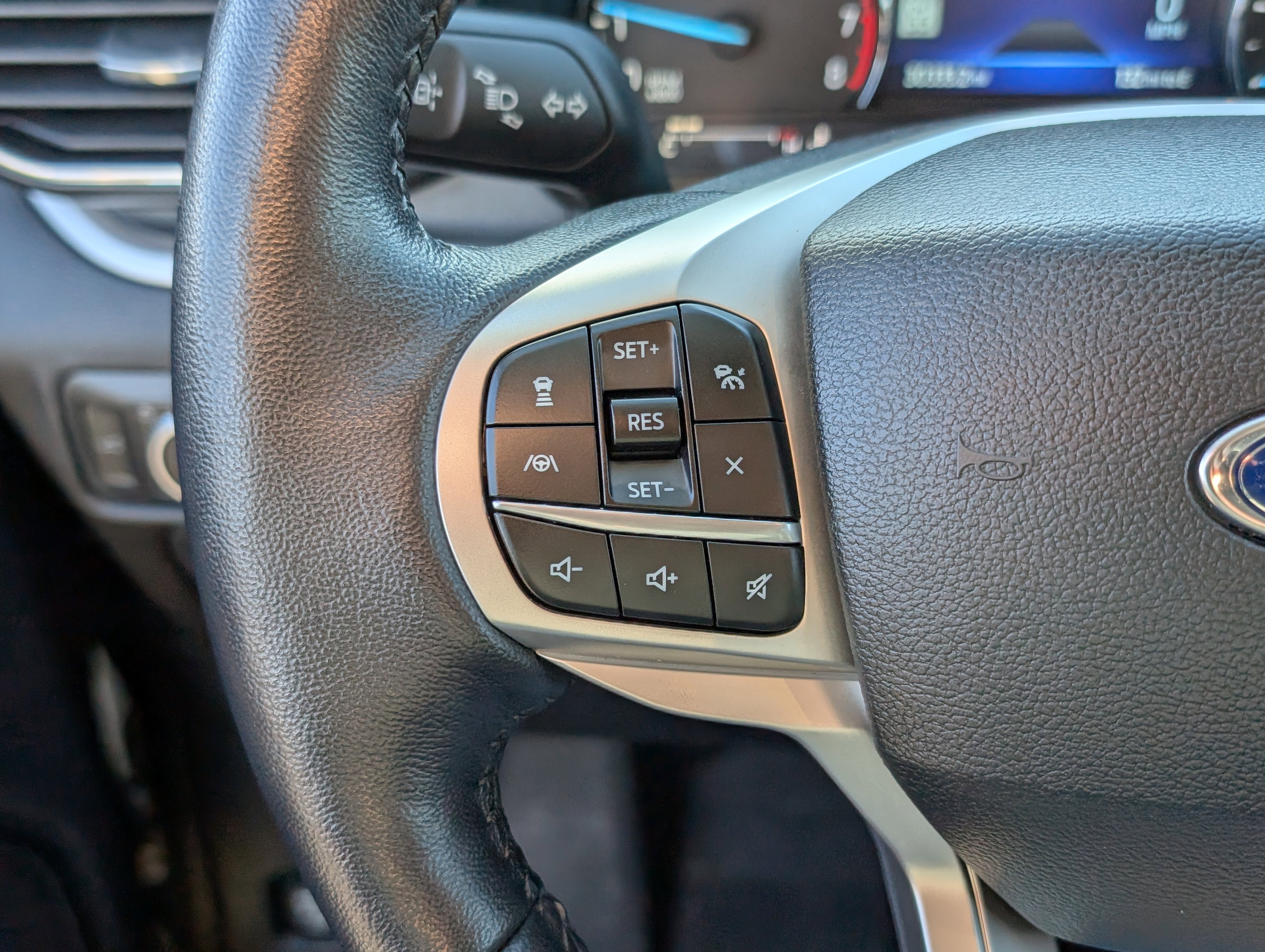 Certified 2022 Ford Explorer XLT w/ Equipment Group 202A image 23