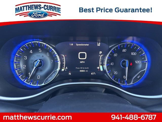 Used 2025 Chrysler Pacifica Select image 16