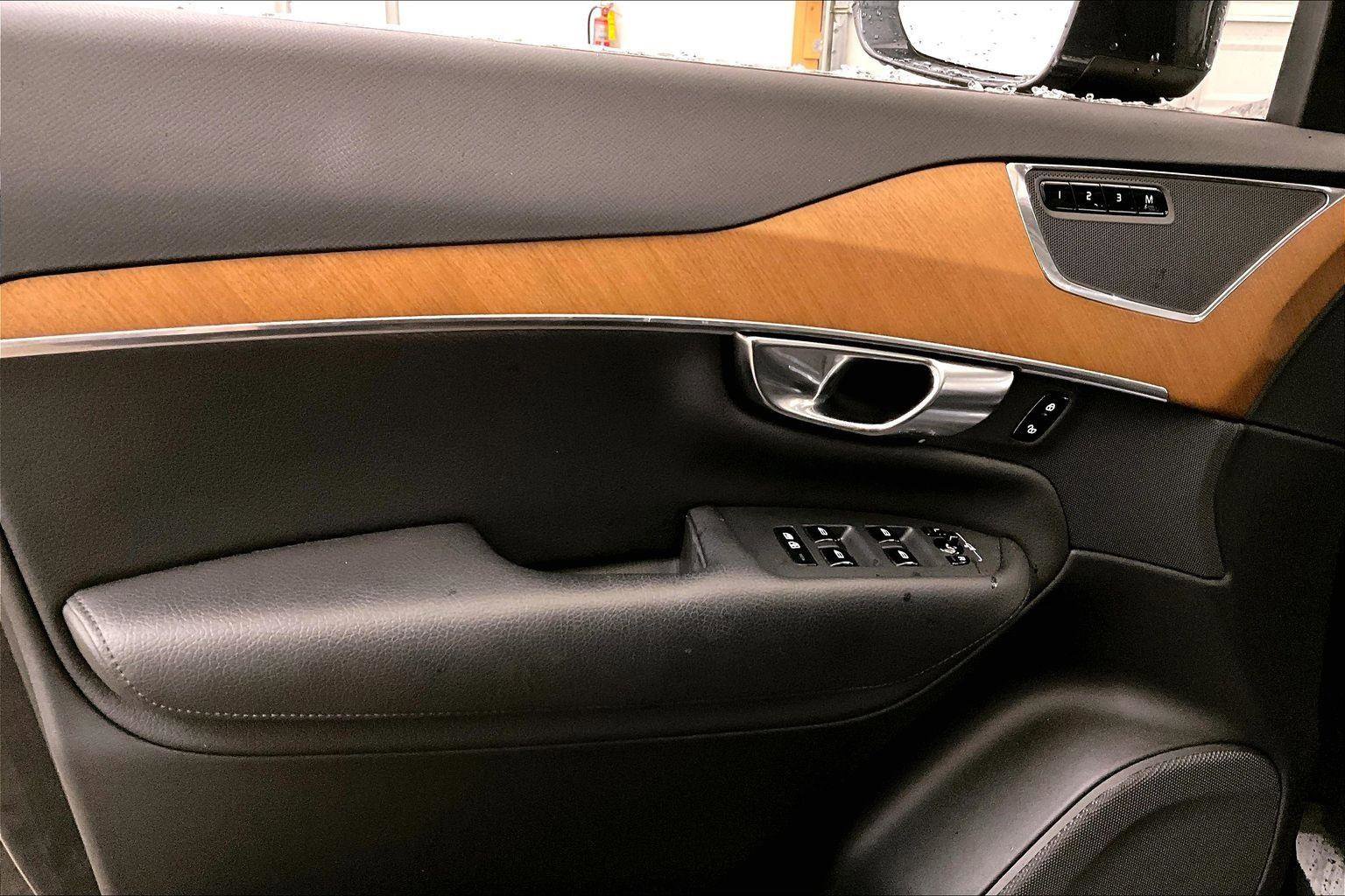 Used 2022 Volvo XC90 T6 Momentum w/ Advanced Package image 22