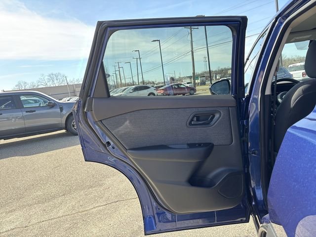 Used 2023 Nissan Rogue S image 23