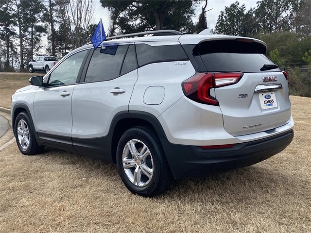 Used 2022 GMC Terrain SLE w/ Driver Convenience Package image 3