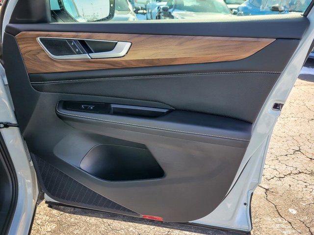 Used 2025 Volkswagen Atlas SE image 27