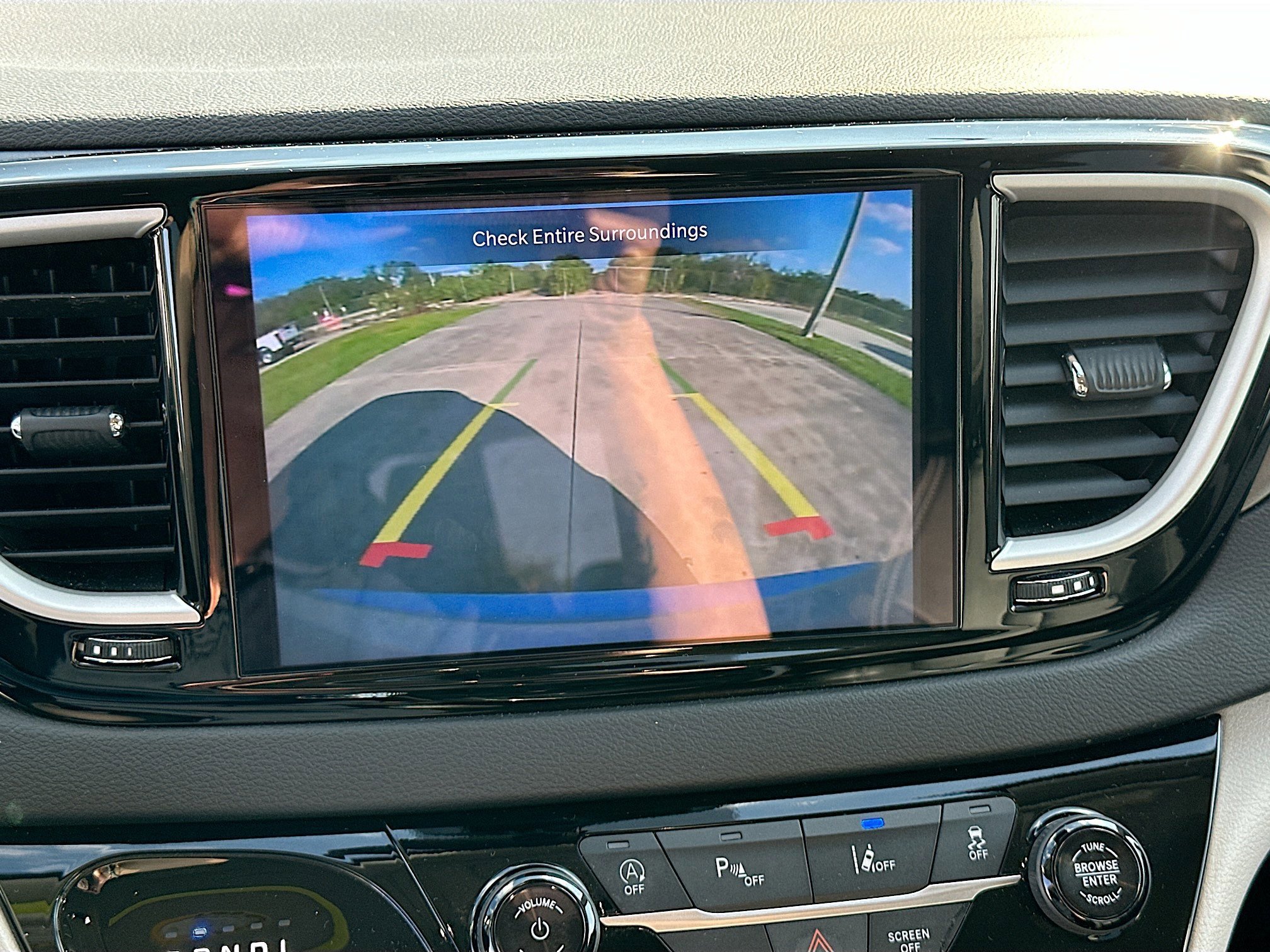 Used 2024 Chrysler Pacifica Touring-L image 13