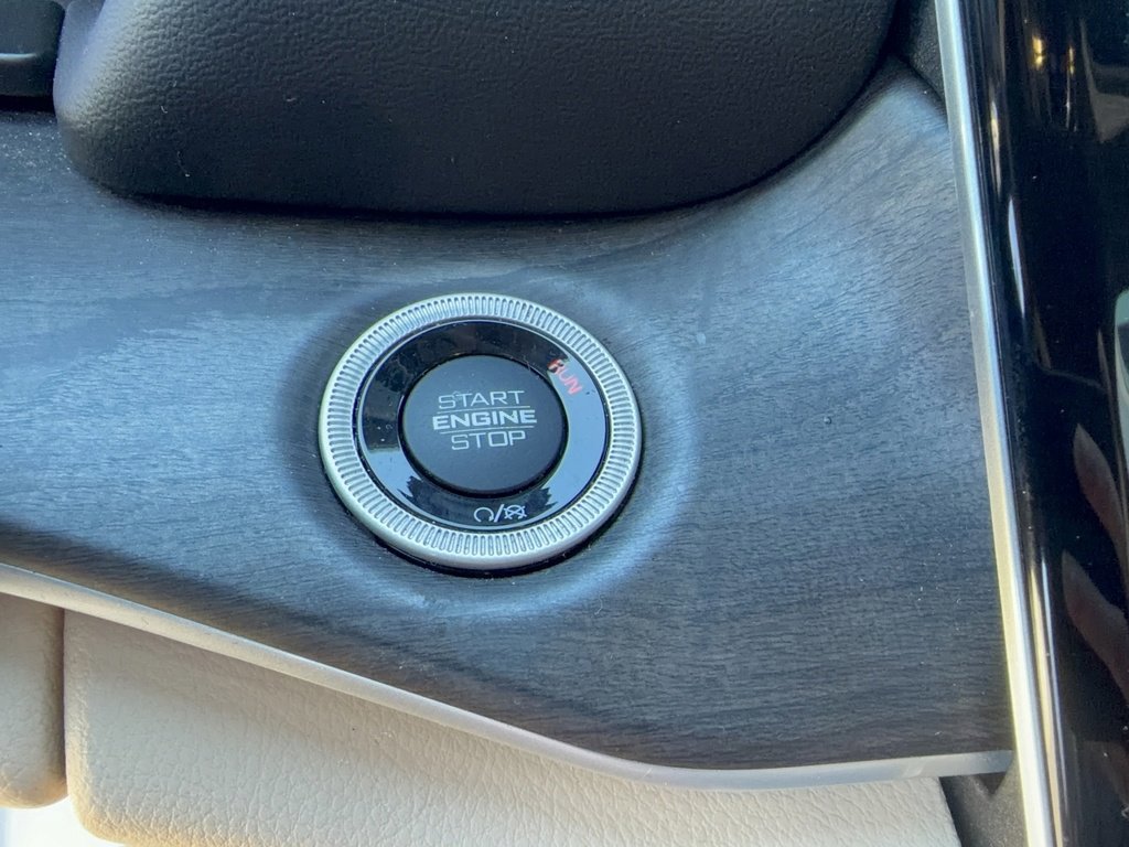 Used 2023 Jeep Grand Cherokee L Limited w/ Luxury Tech Group II image 25