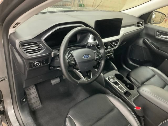 Certified 2025 Ford Escape Platinum AWD/4WD image 5