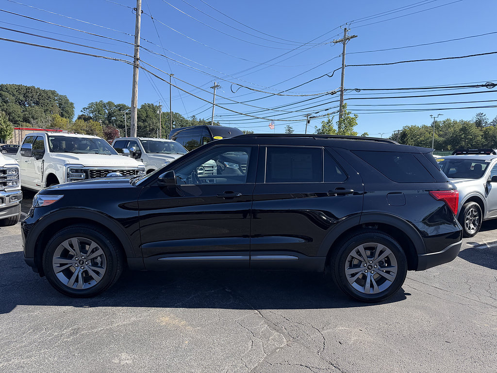 Certified 2022 Ford Explorer XLT w/ Equipment Group 202A AWD/4WD image 3