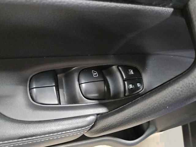 Used 2018 Nissan Rogue SV AWD/4WD image 12