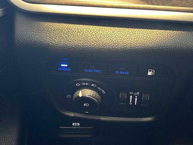 Used 2023 Jeep Grand Cherokee 4WD 4xe w/ Luxury Tech Group II image 17