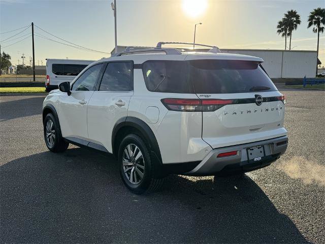 Used 2022 Nissan Pathfinder SL image 3