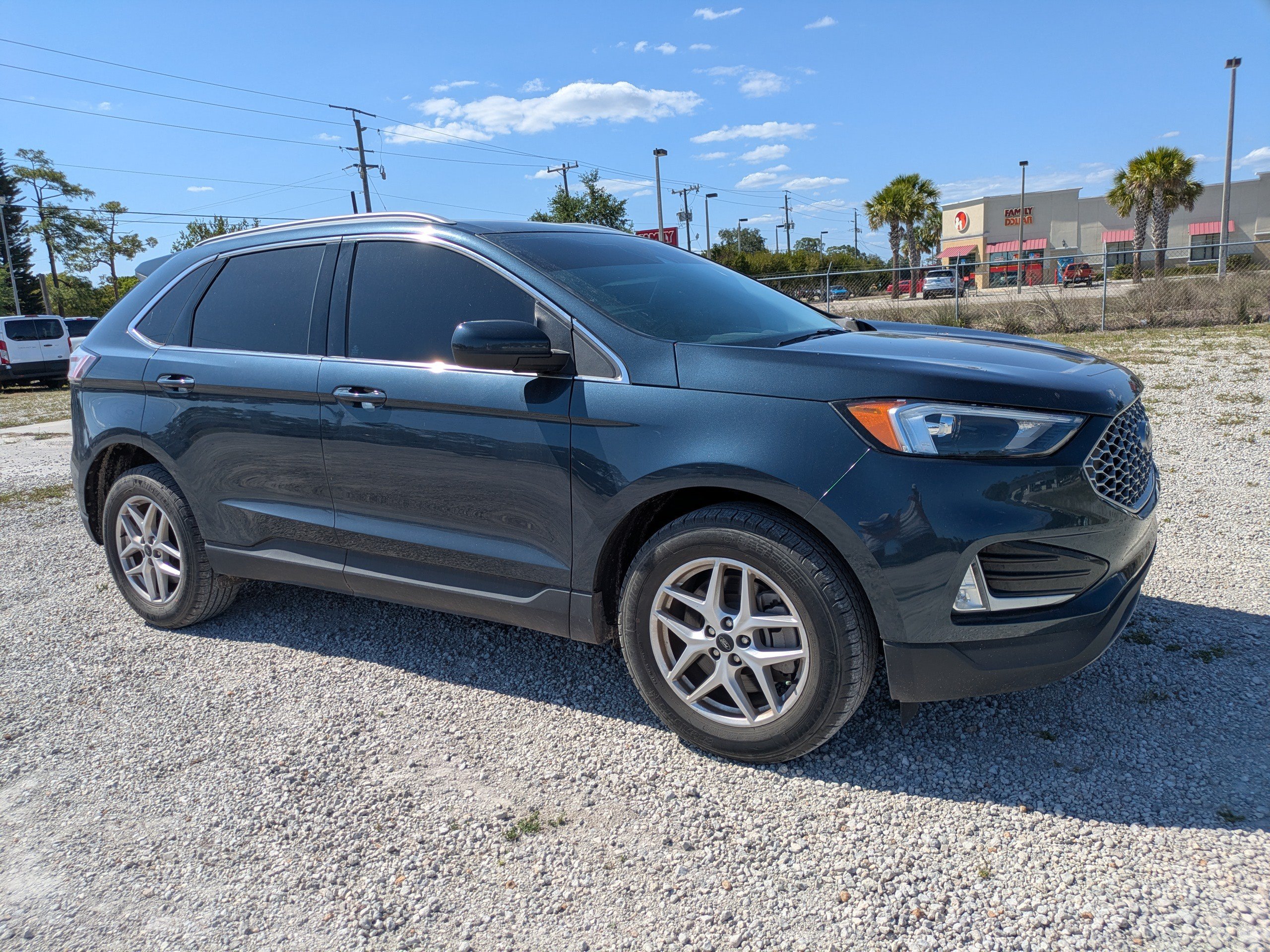 Certified 2023 Ford Edge SEL w/ Convenience Package AWD/4WD image 2