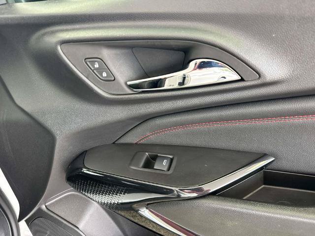 Used 2025 Chevrolet Trax RS w/ Sunroof Package FWD image 19