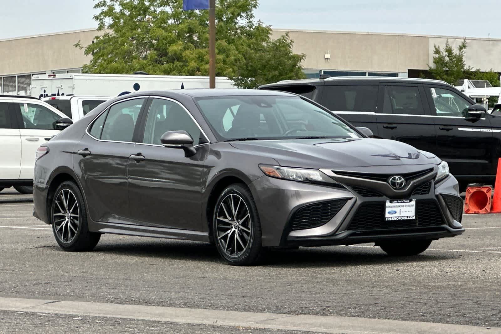 Used 2023 Toyota Camry SE image 7