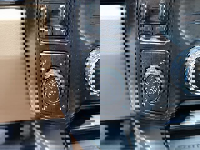 Certified 2025 Ford F250 Lariat w/ Tremor Off-Road Package image 23