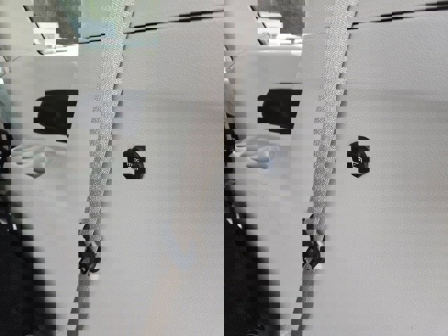 Used 2024 Chrysler Voyager LX image 11