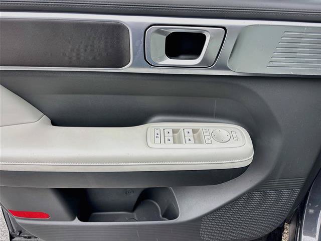 Used 2025 Hyundai Santa Fe SEL FWD image 18