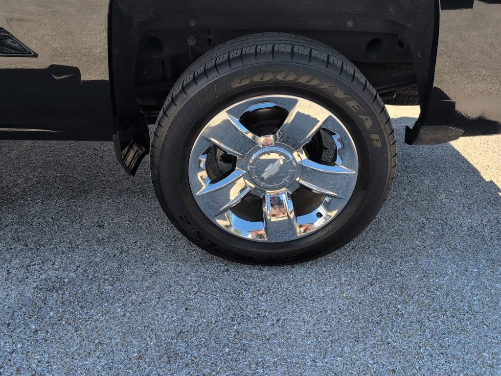 Used 2018 Chevrolet Silverado 1500 LTZ Z71 w/ LTZ Plus Package image 13